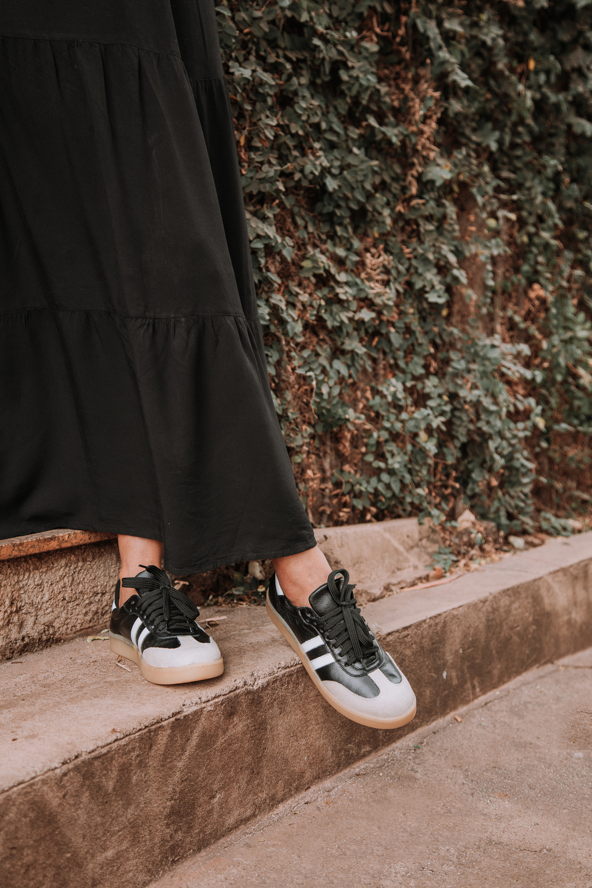 Ensaio fotográfico de calçados femininos, combinando moda e urbanismo