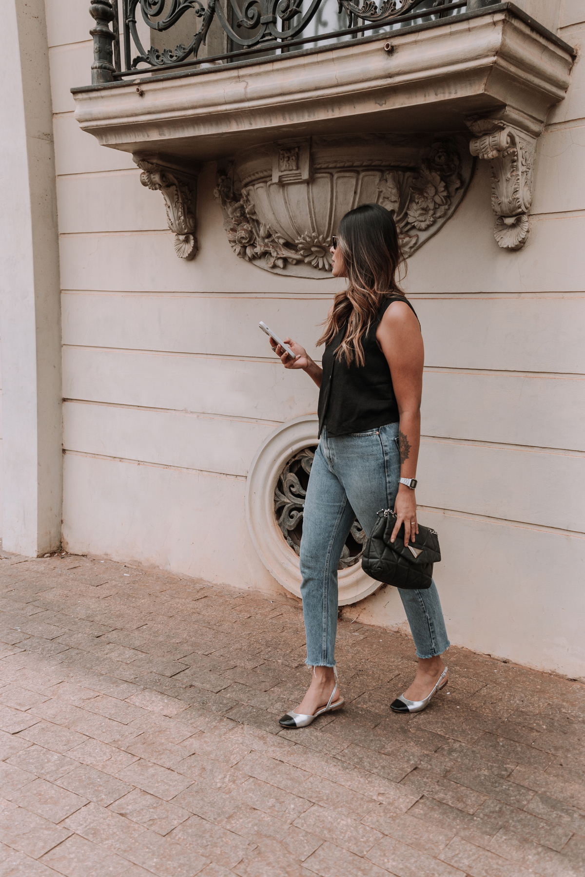 moda feminina com estética contemporânea