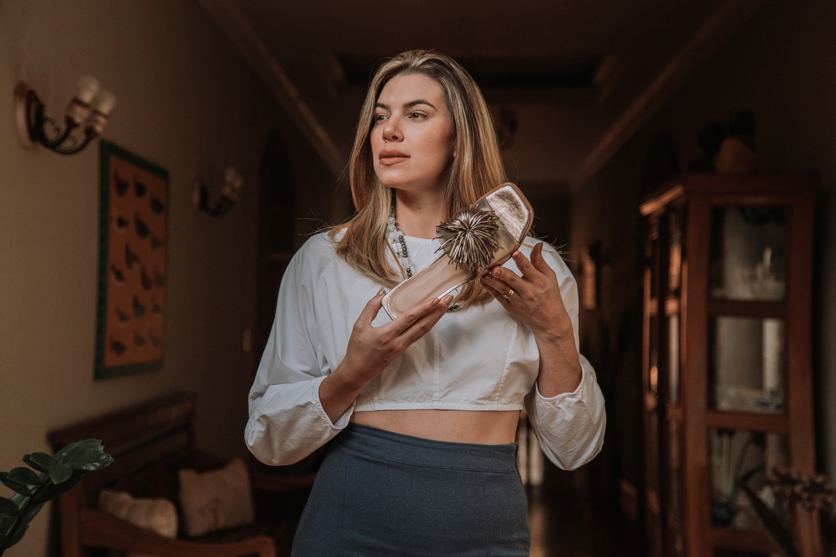 Combinação de arquitetura e moda em fotografia