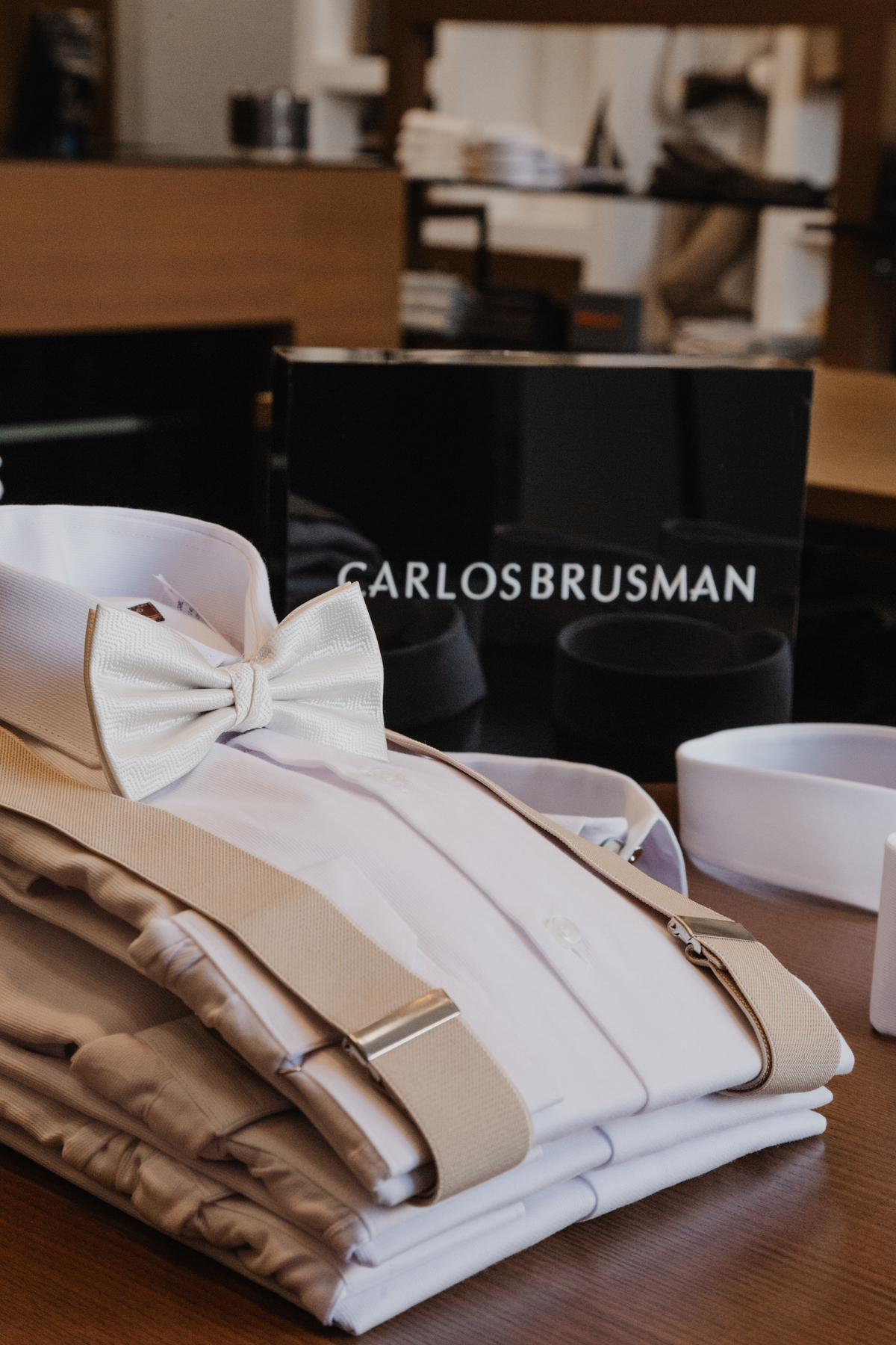 Fotografia de roupas masculinas para casamentos 