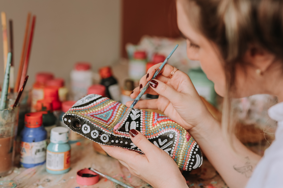 Fotografias de retratos femininos em cenários criativos