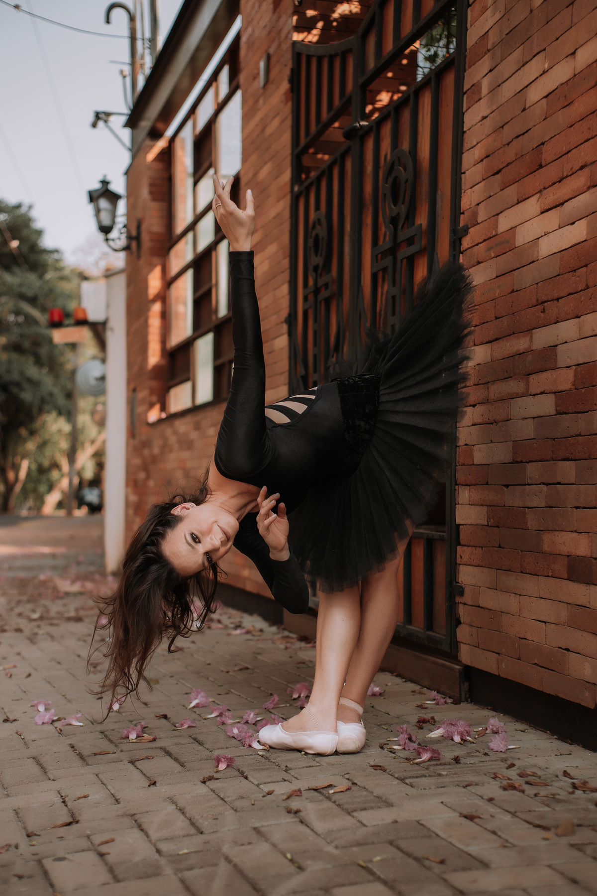 Sessão de fotos de bailarina em ruas e praças da cidade