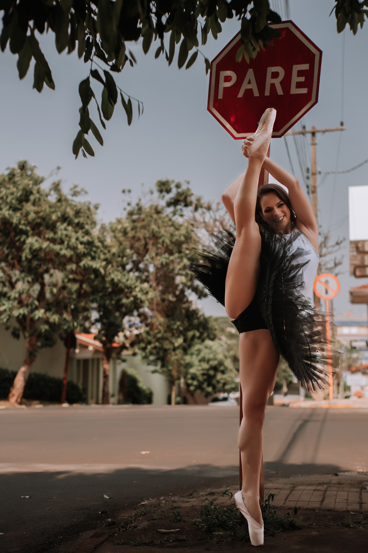 Sessão de fotos de bailarina em áreas urbanas