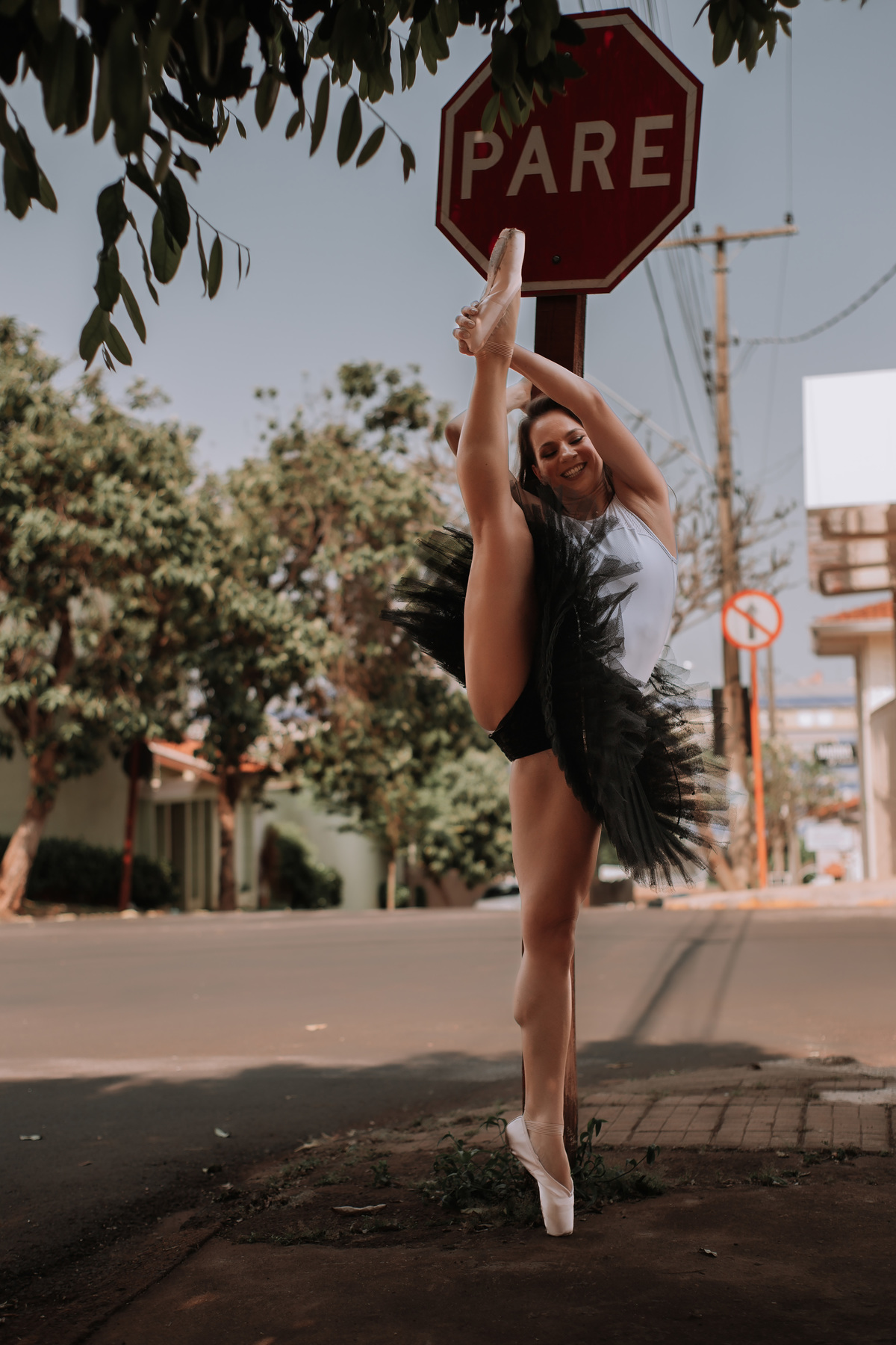 Street ballet em ruas movimentadas da cidade