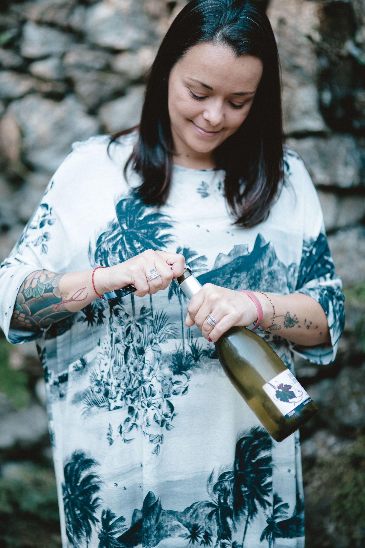 Sessão de retratos femininos para personal branding de especialistas em vinhos