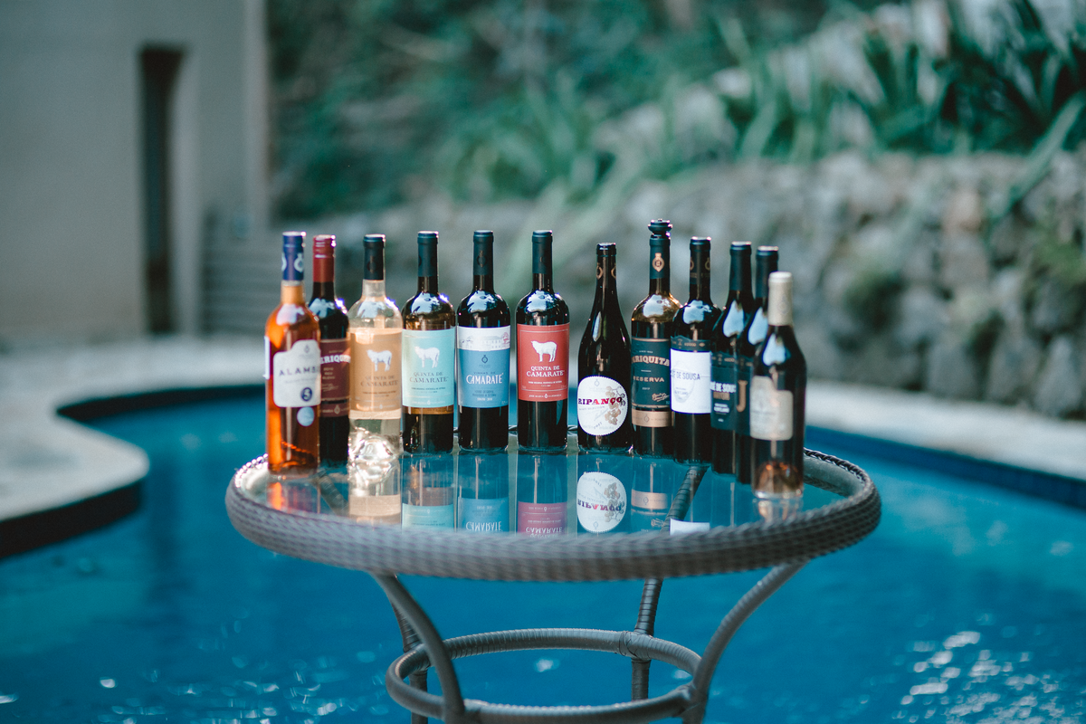 Fotografias profissionais de retratos femininos para especialista em vinhos