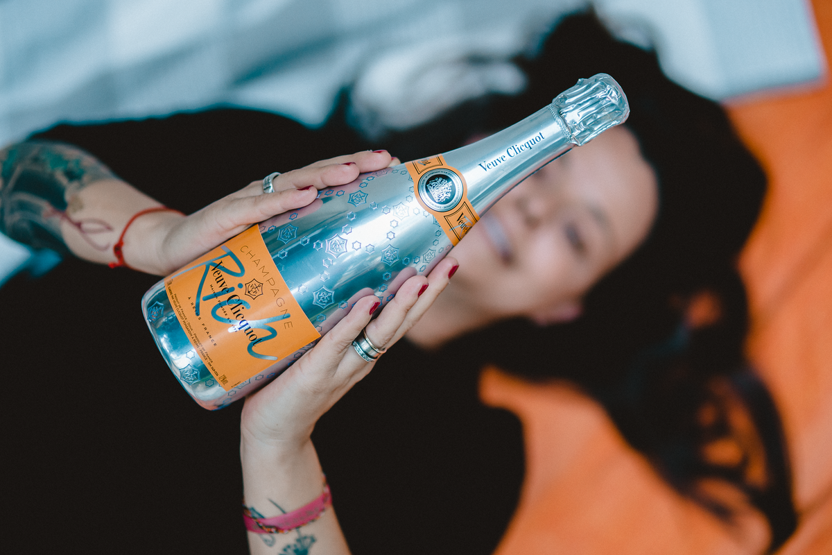 Retratos femininos para fortalecer a marca pessoal de Gabi Bigarelli no mundo do vinho