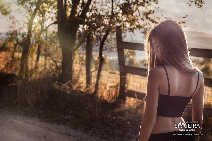 Ensaio fotográfico externo da Thawany realizado em Varginha em um estilo voltado à natureza.