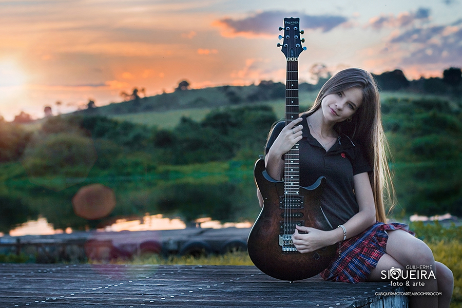 Ensaio fotográfico externo da Thawany realizado em Varginha em um estilo voltado à natureza com um toque de romantismo.