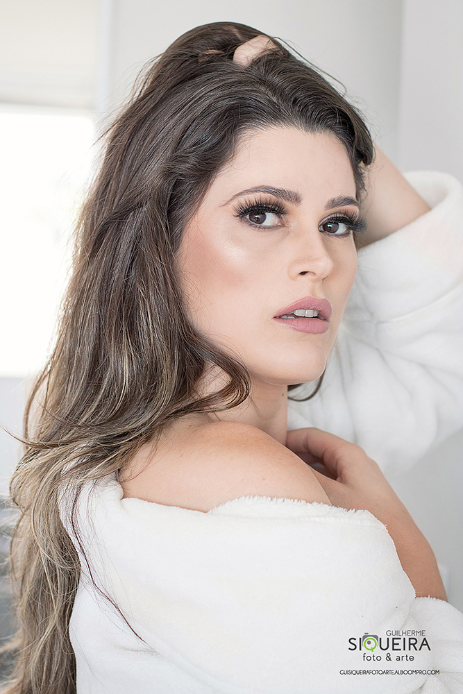 Retrato interno da Cris realizado em Varginha.