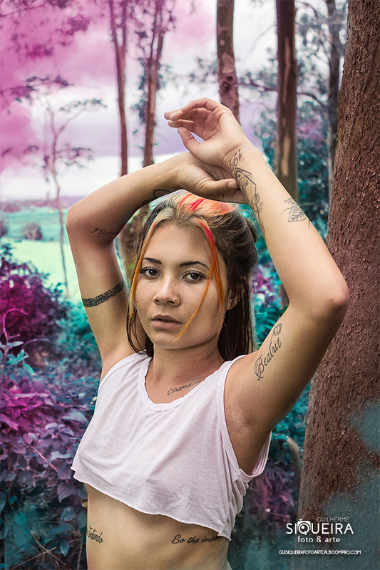 Ensaio fotográfico sensual externo da Brenda realizado em Varginha com um pouco de psicodelia e surrealismo.