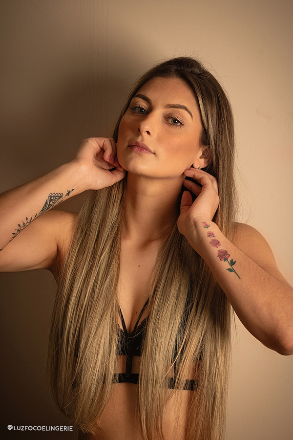 Ensaio sensual realizado em Varginha-MG por Guilherme Siqueira