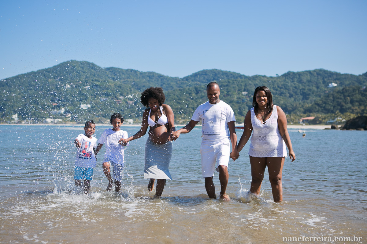 Ensaio gestante na praia –
Fotografia de família 
Ensaio fotográfico gestante na praia 
Ensaio grávida Guarujá
