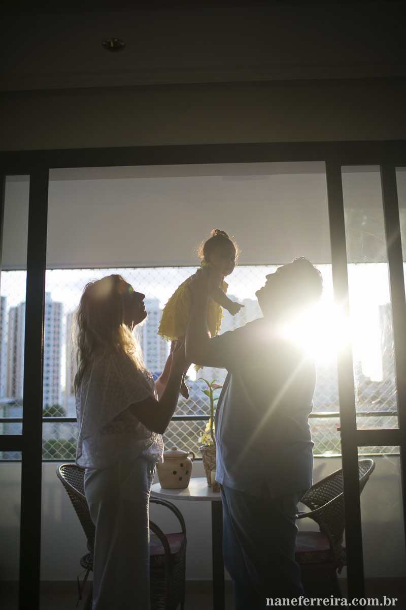 ensaio fotográfico família 
fotografia de família 
ensaio fotográfico bebê em casa 
fotografia de família casa 