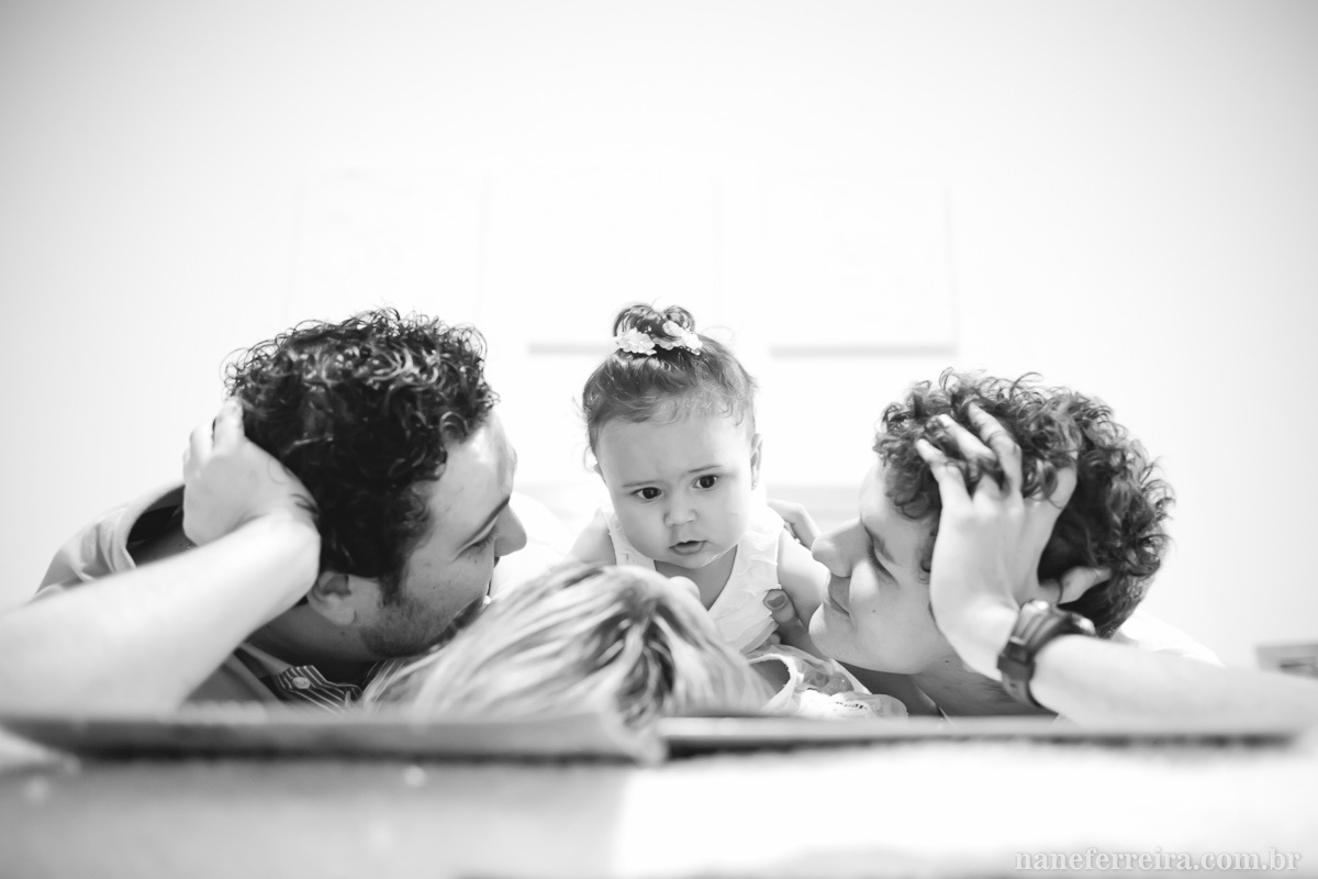 ensaio fotográfico família 
fotografia de família 
ensaio fotográfico bebê em casa 
fotografia de família casa 