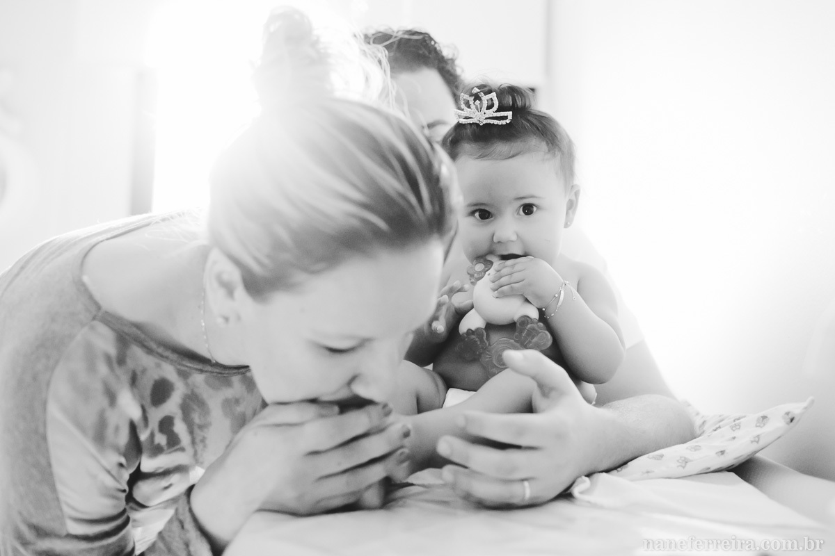 ensaio fotográfico família 
fotografia de família 
ensaio fotográfico bebê em casa 
fotografia de família casa 