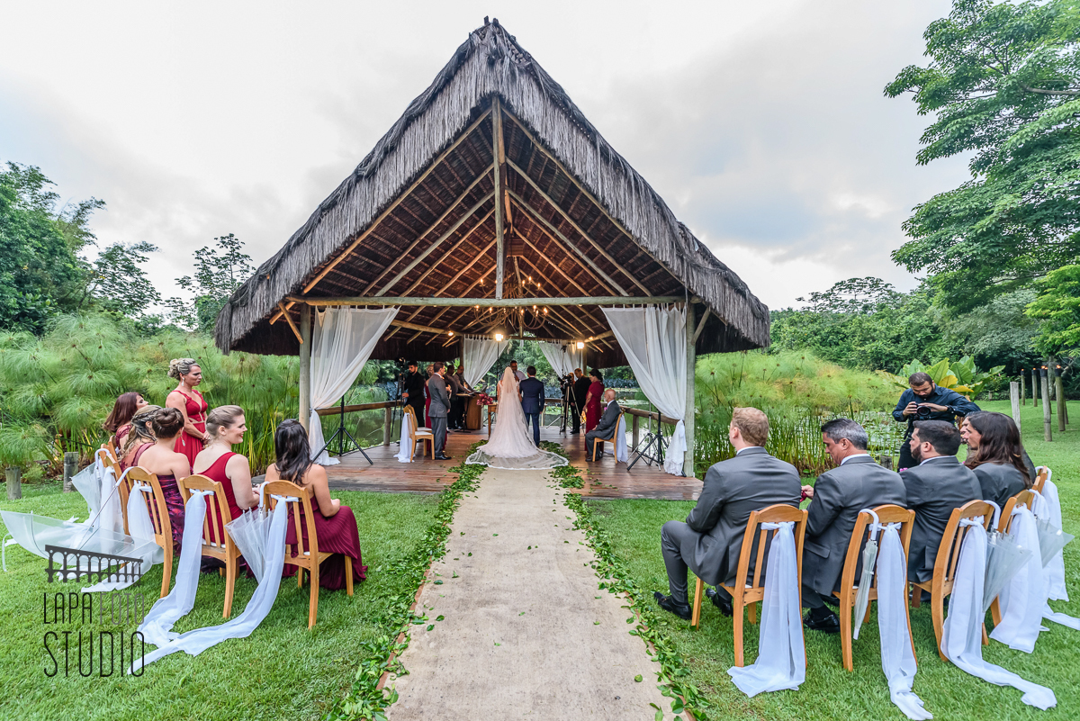 Imagem aberta da cerimônia no Meio do Mato Eventos