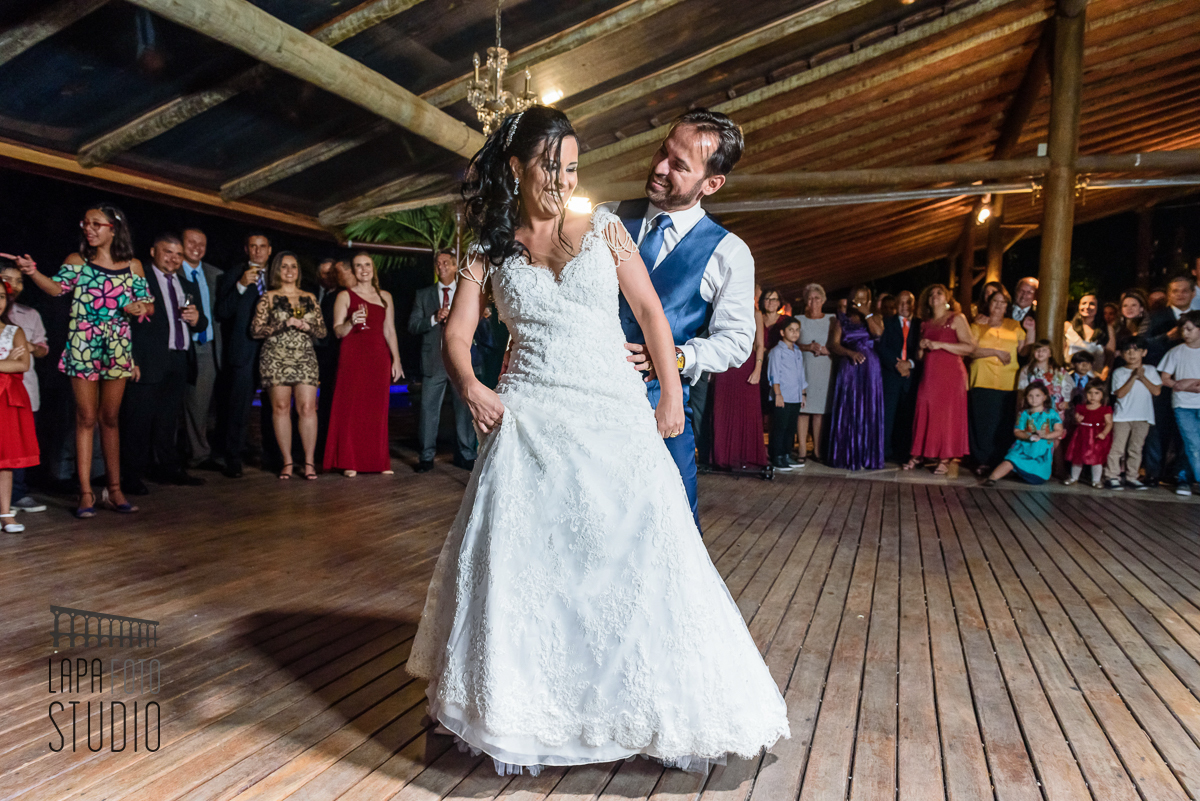 Dança ensaiada do casal para abertura de pista no Meio do Mato Eventos