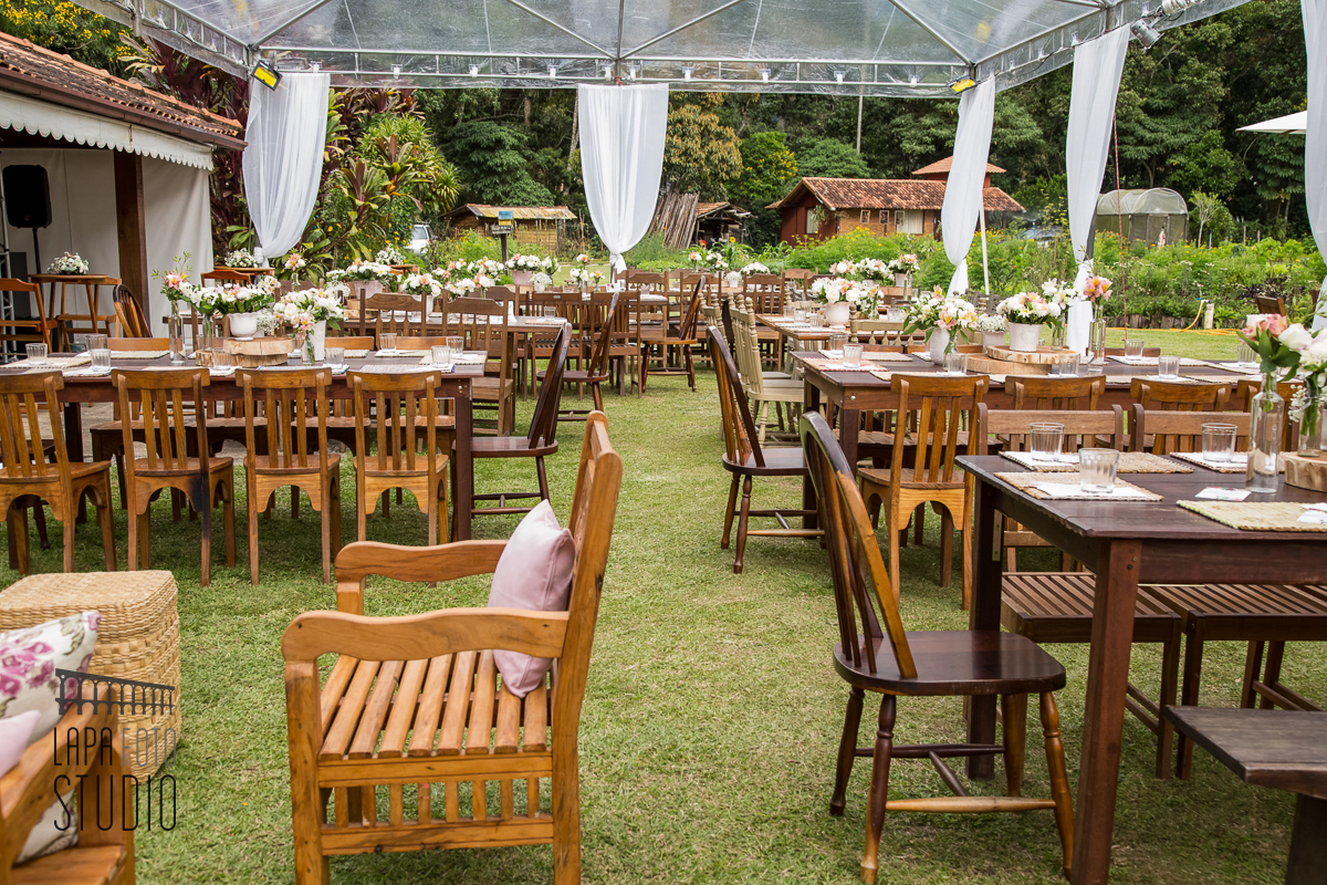 Decoração do restaurante Trilhas do Araçari para casamento.