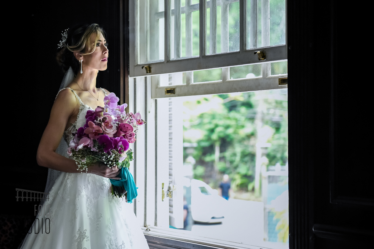Noiva com luz de janela na Mansão das Heras, Alto da Boa Vista