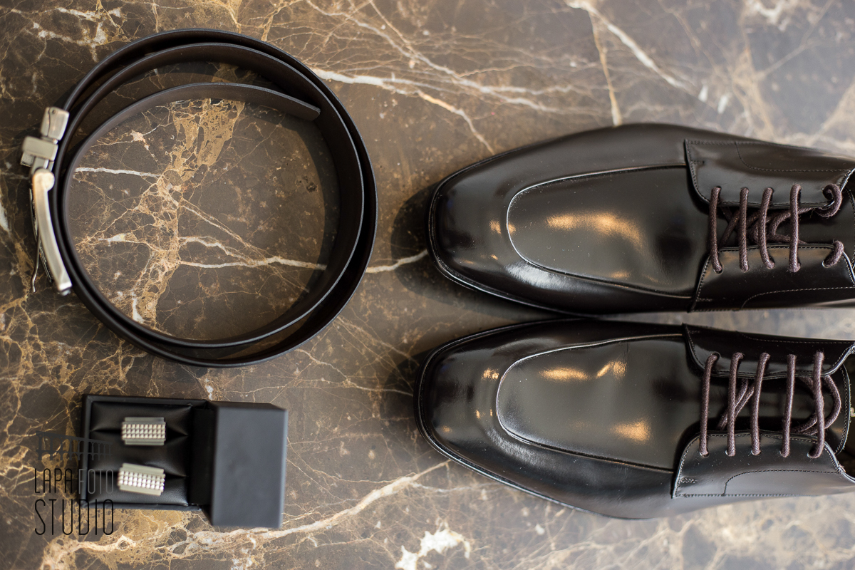 Sapato, cinto e abotoadura do noivo no making of dele