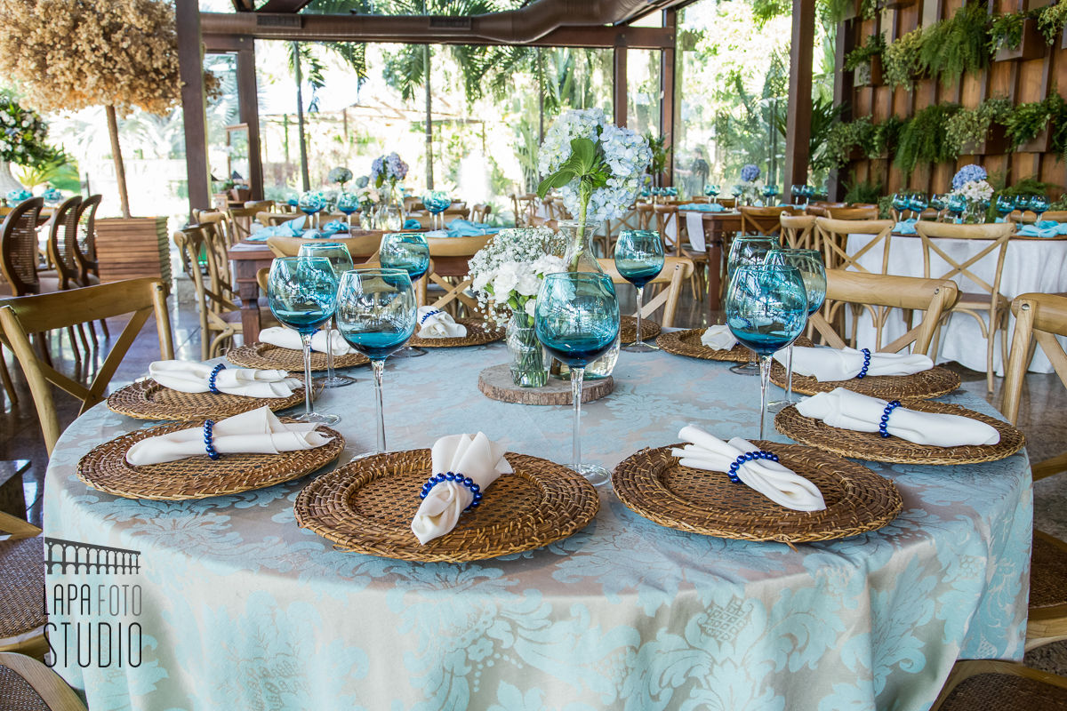 Mesa de convidados decorada para casamento no vale dos sonhos