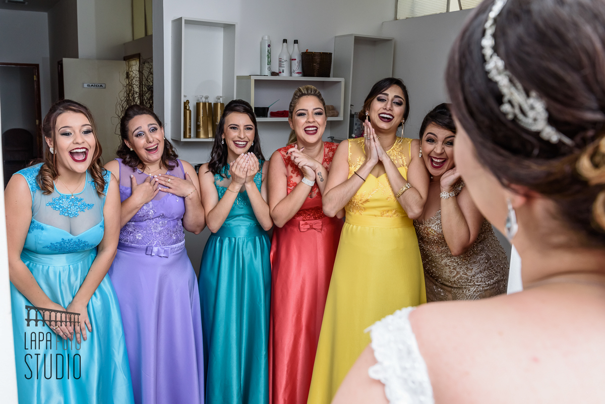 First look das madrinhas com a noiva após o making of