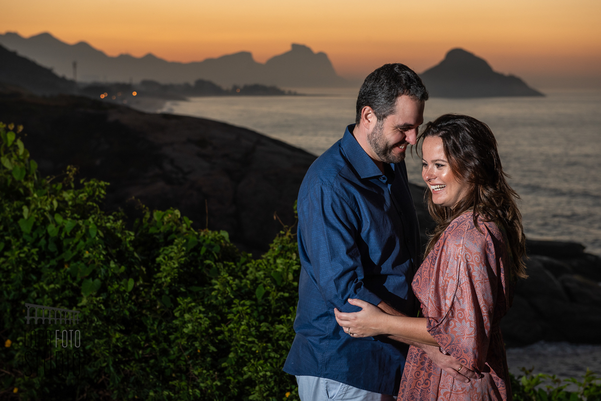 Noivos se divertindo no pré wedding no Mirante do Roncador