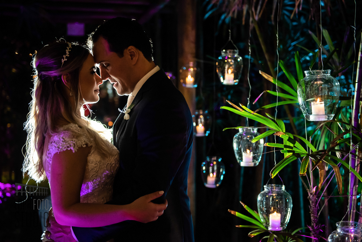 Silhueta do casal durante ensaio no espaço Paradisus