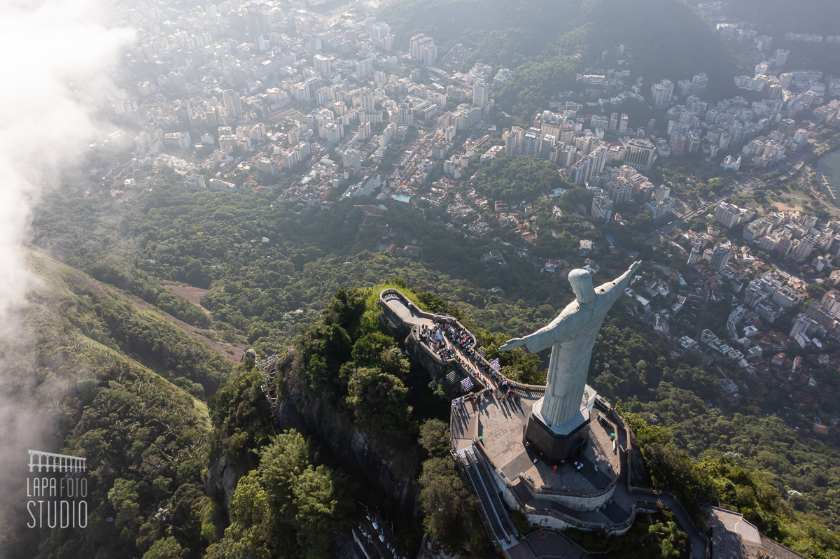 Foto aérea de cerimônia de casamento no Cristo redentor
