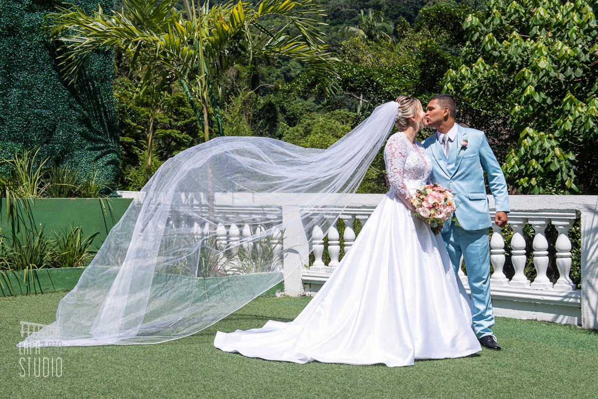 Foto dos noivos na casa de festas Ballroom Alto da Boa Vista