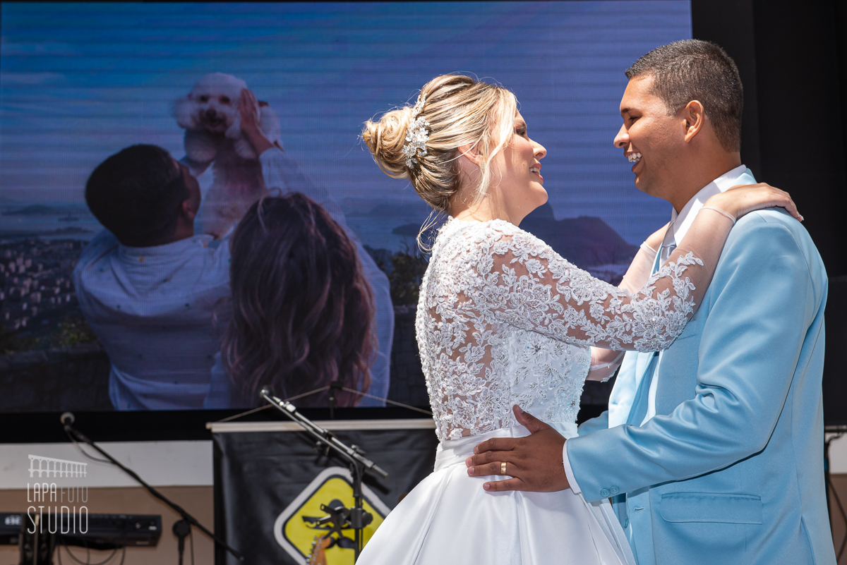 Dança dos noivos na casa de festas Ballroom