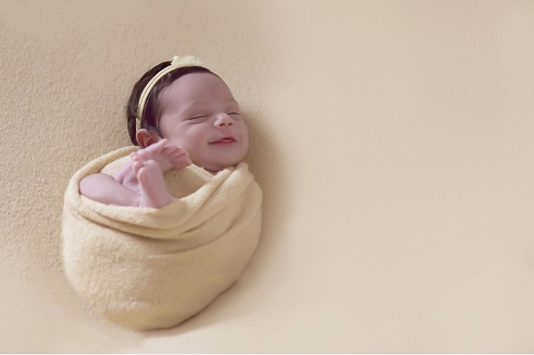 Antonella mostrando toda sua fofura neste ensaio Newborn em Pará de Minas
