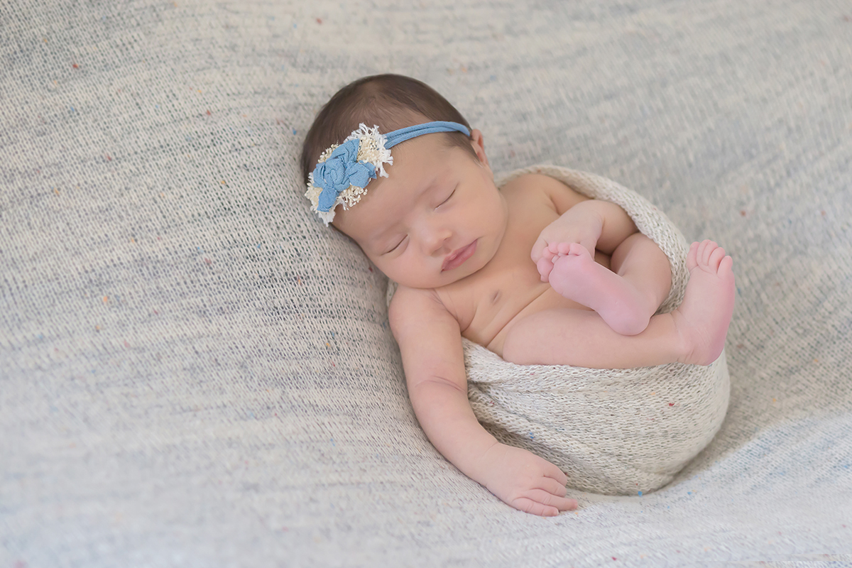 Liz realizando seu primeiro ensaio fotográfico, ensaio de newborn.