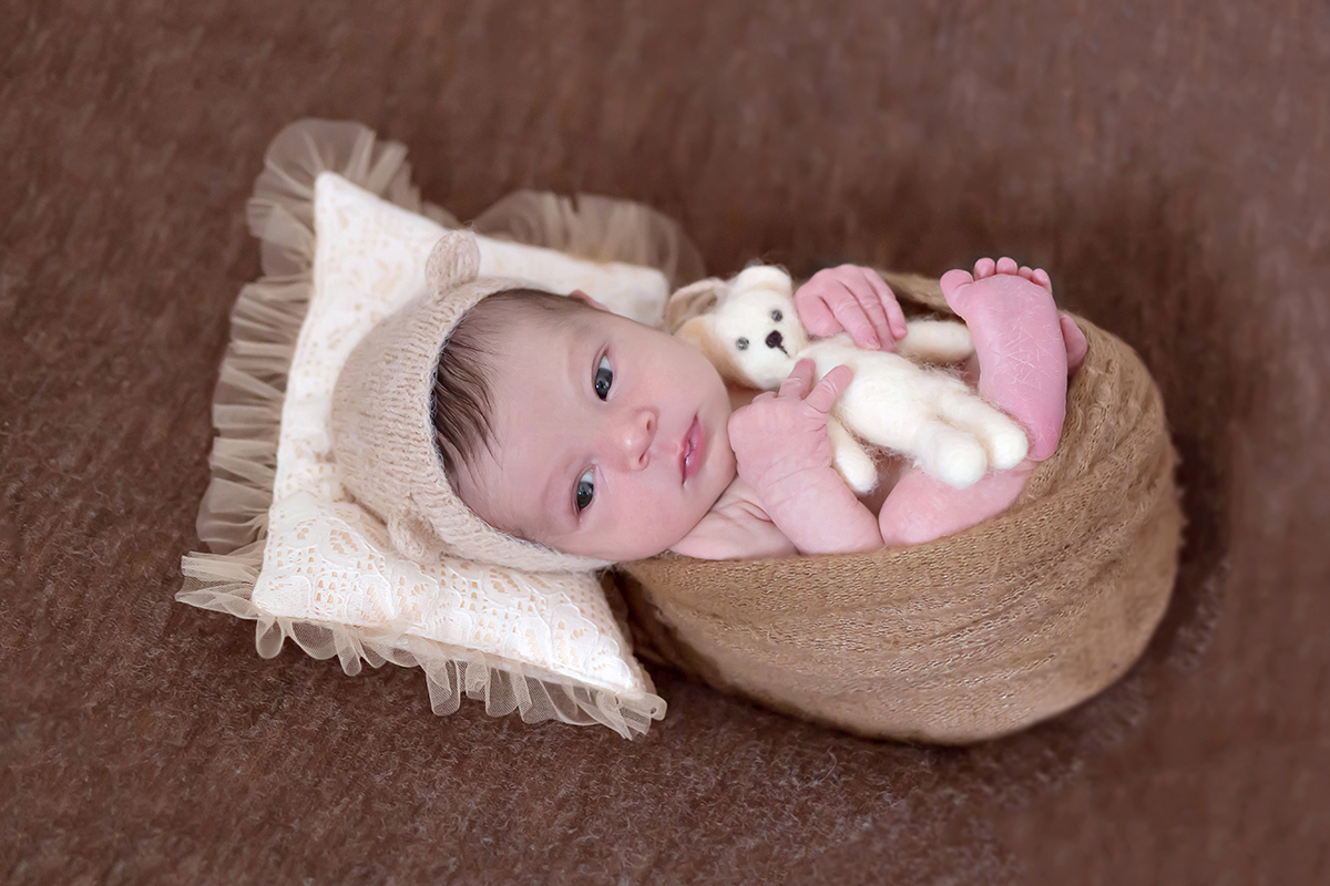 Betina de 9 dias em seu ensaio de newborn, em Para de Minas