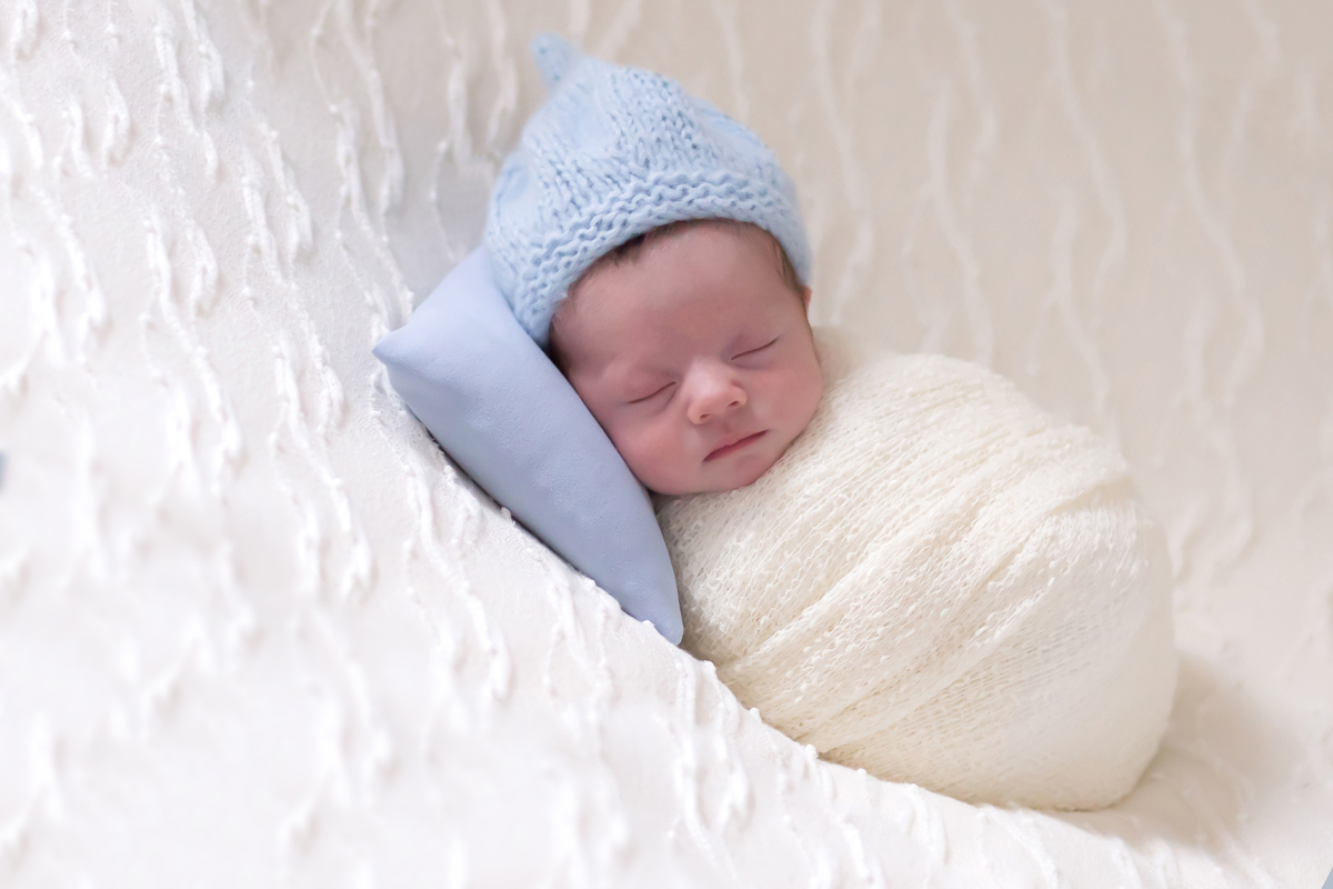 Fotografias de recém nascidos do Ravi de 14 dias. Ensaio realizado em Para de Minas