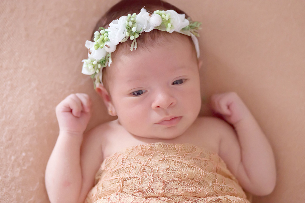 Ensaio de Newborn em Para de Minas, da bebê Giovanna de 11 dias.