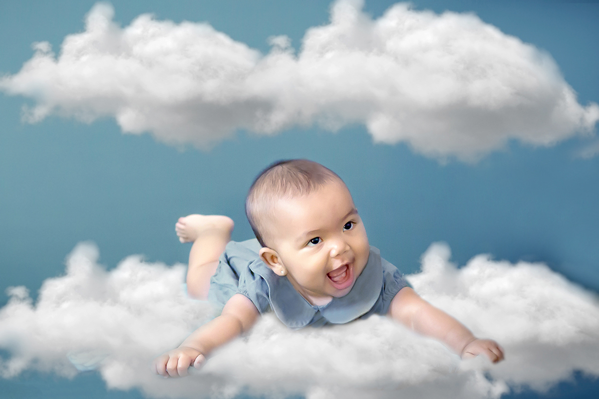 Elisa em seu ensaio de 6 meses em Pará de Minas. Foto lúdica