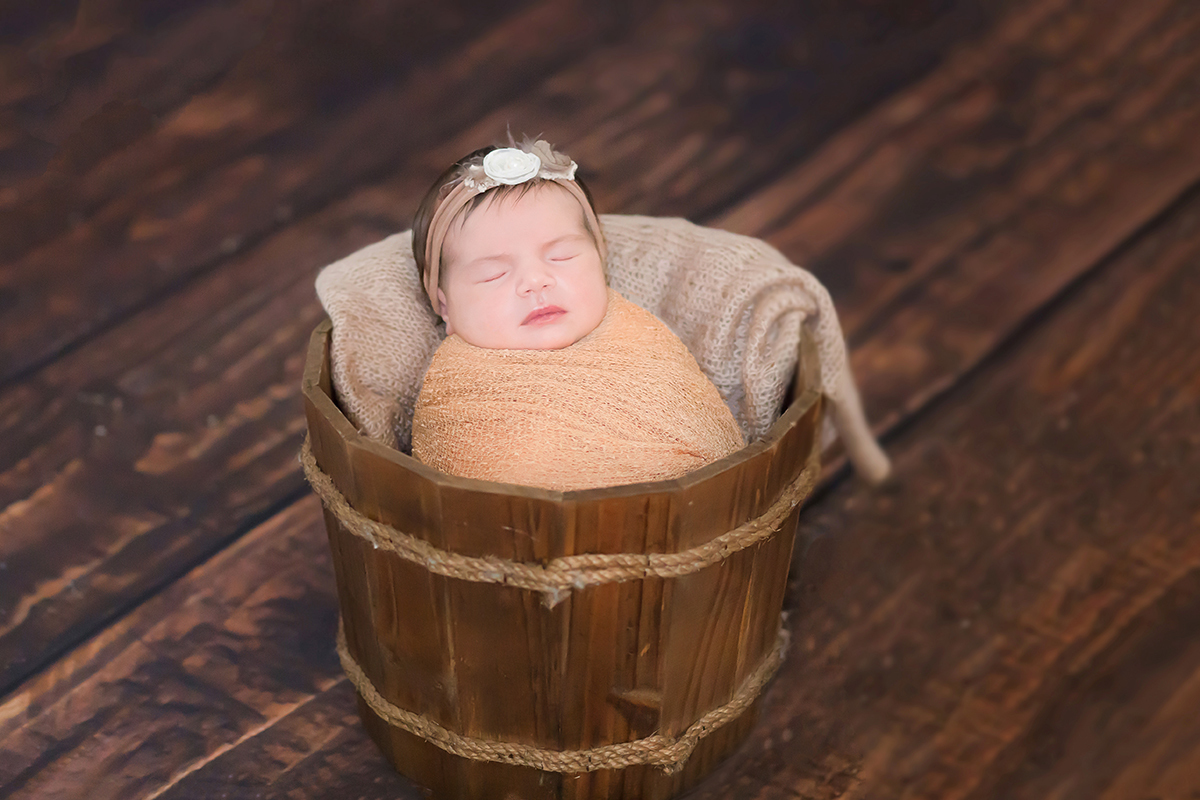Laura de 11 dias em seu ensaio de newborn em Pará de Minas
