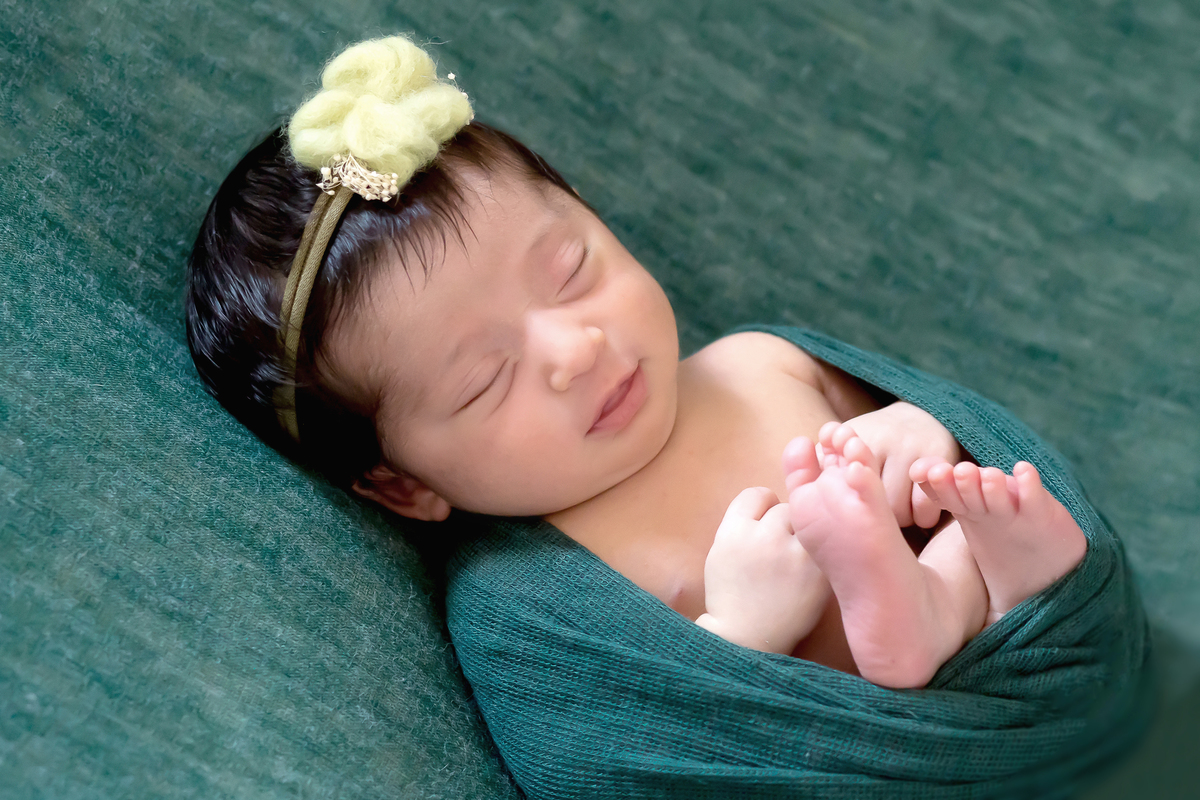Maria Vitória de 12 dias mostrando toda sua fofura em suas fotos de newborn