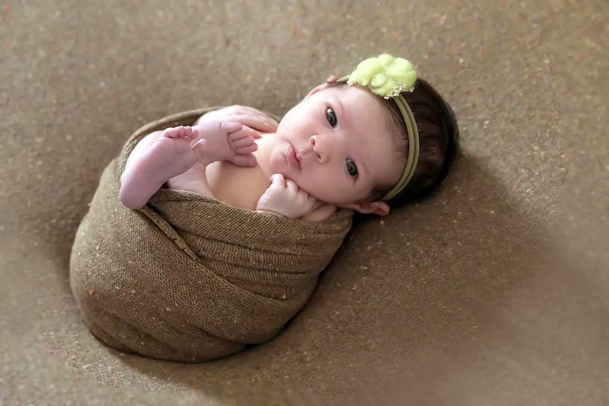 Isabel de 15 dias em seu ensaio newborn em Pará de Minas