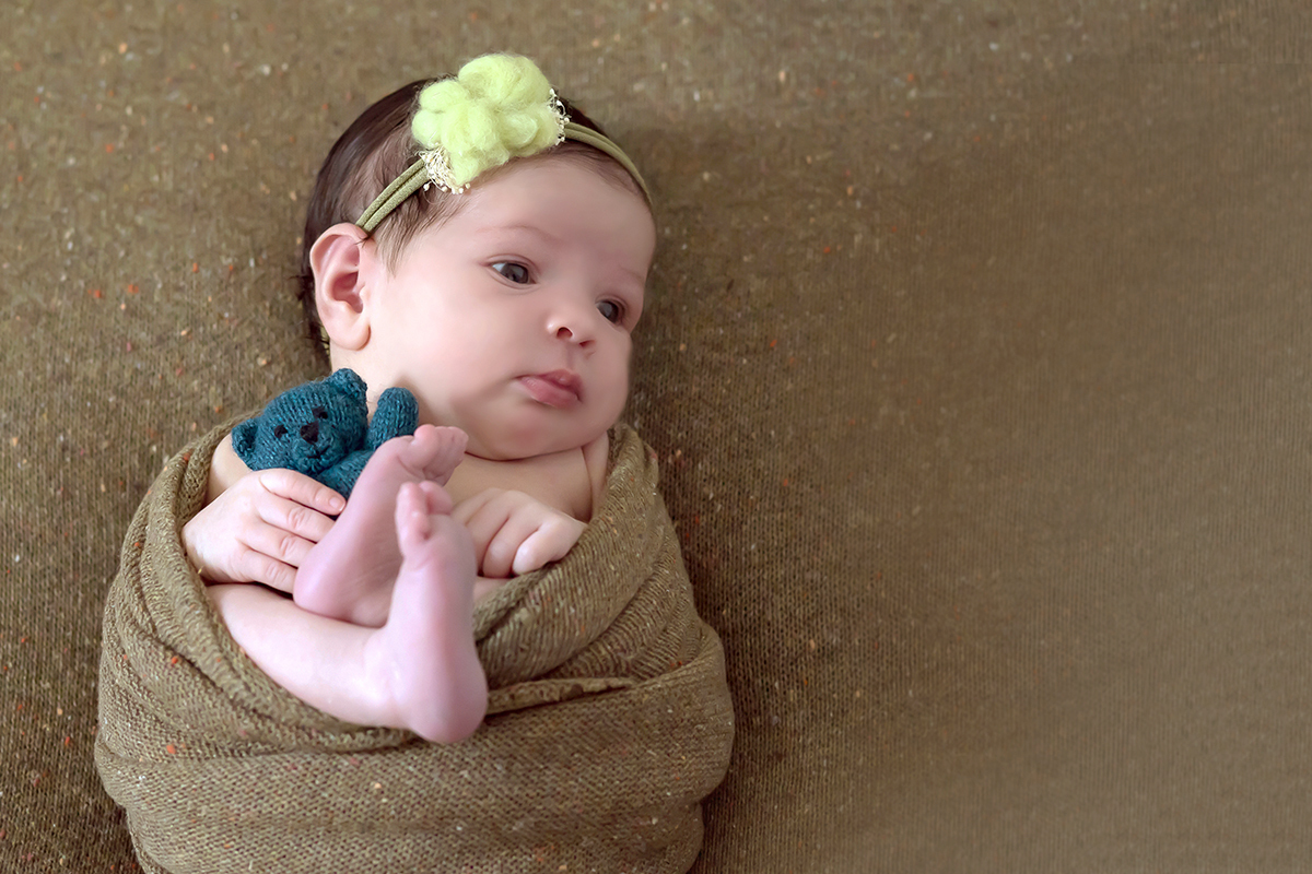 Isabel de 15 dias em suas fotos de recém nascidos em Para de Minas