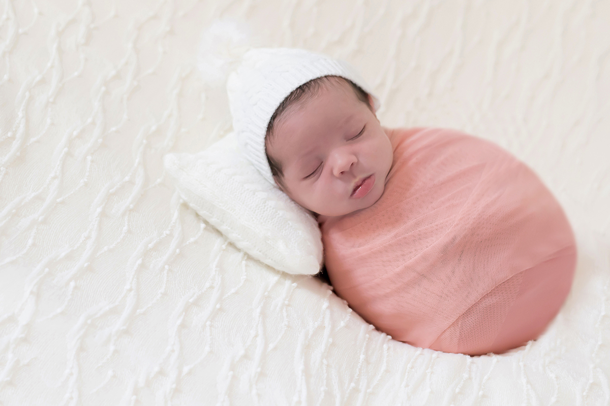 Isabel de 15 dias mostrando toda sua fofura em seu ensaio newborn em Para de Mias.