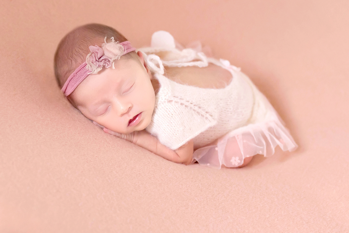 Fotos de newborn da Mariana. Pose no Puff