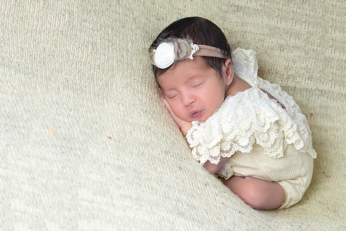 Maria Elisa mostrando toda sua fofura, em seu ensaio newbor em Pará de Minas