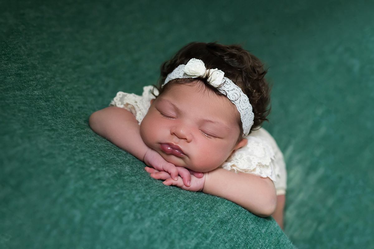 Fotos de recém nascido da Aurora de 13 dias em Pará de Minas