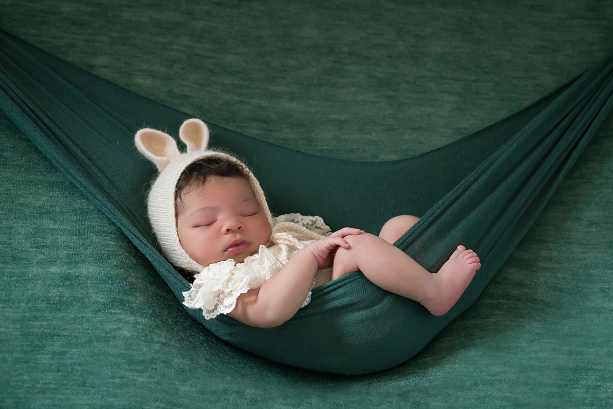 Fotografia newborn da Aurora, uma princesa de 13 dias. Ensaio ocorrido em Pará de Minas