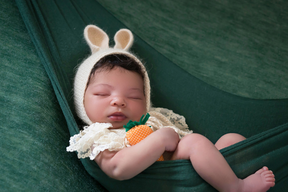 Primeiro ensaio fotográfico da Aurora de 13 dias. Ensaio newborn realizado em Para de Minas