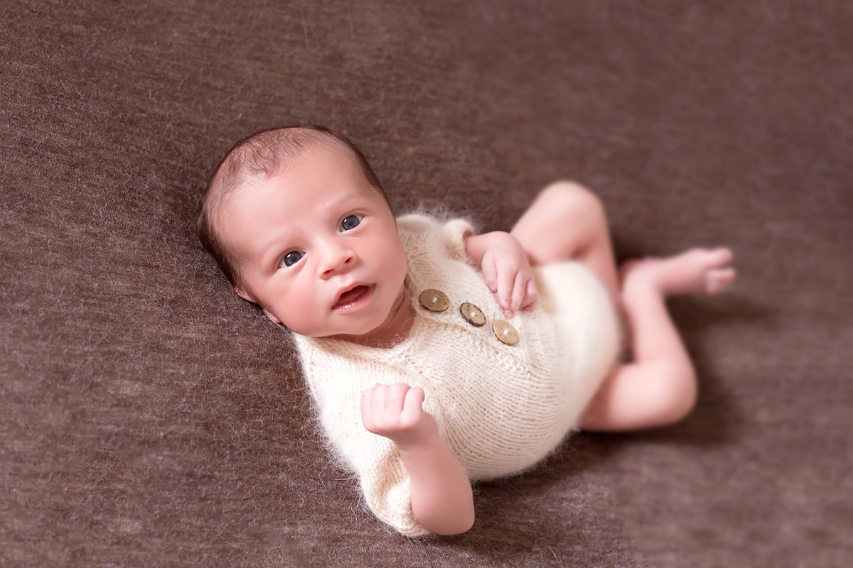 José Pedro em suas fotos newborn com 12 dias de vida. Ensaio newborn realizado em Pará de Minas.