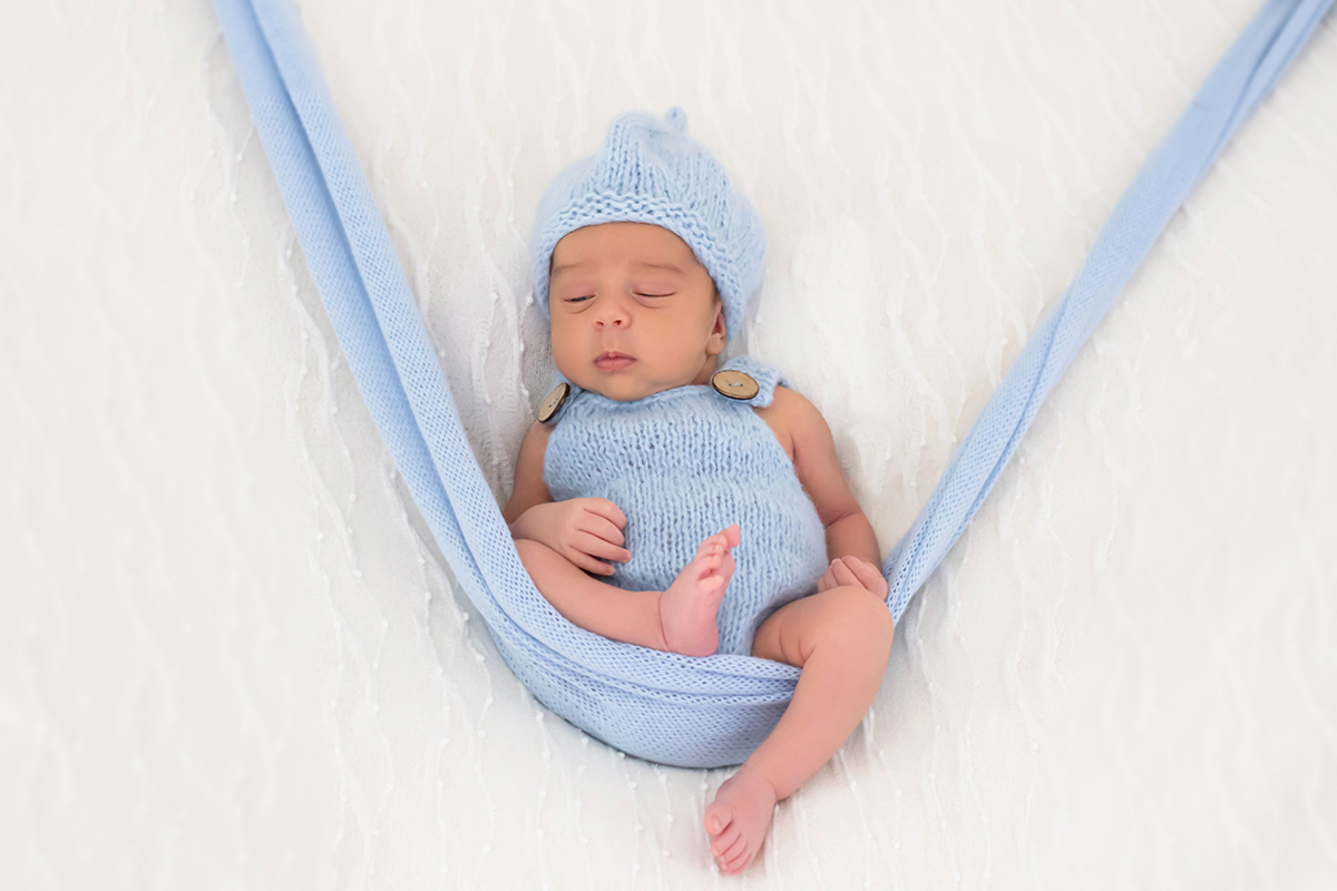 Ensaio newborn do Adam em Pará de Minas. Foto no Balanço